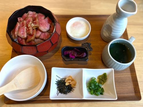 검은 털 일본소의 4도 맛있는 고기 히츠마부시 고젠