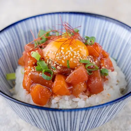 とろろ海鮮ユッケ丼