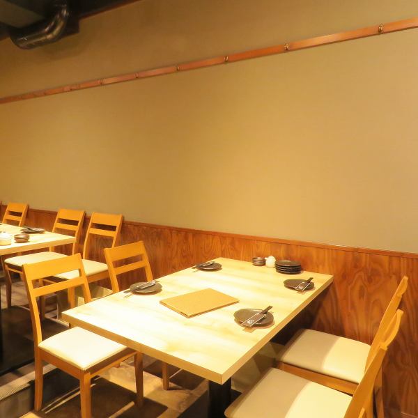 The table has 2 seats, 4 seats, 6 seats! It is possible to move the table to make 8 seats and 10 seats ♪ Drinking party with a small number of people, women's association Ideal for use with etc. Please feel free to contact the store for details!