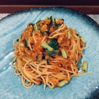 シェフ気まぐれパスタ（オイル、クリーム、トマト)