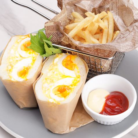 Egg sandwich (with french fries)