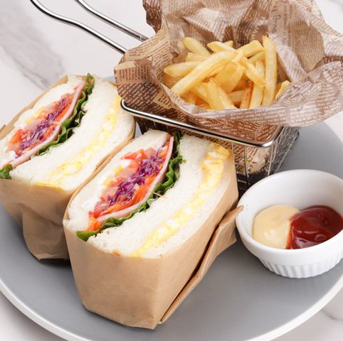 Mixed sandwich (with french fries)