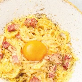 【CARBONARA】厚切りベーコンの濃厚カルボナーラ