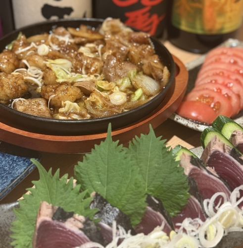 NEW【鉄板もつ焼き】コース　鉄板もつ焼き/串焼き3点/鰹のたたき　2.5時間飲み放題付き☆