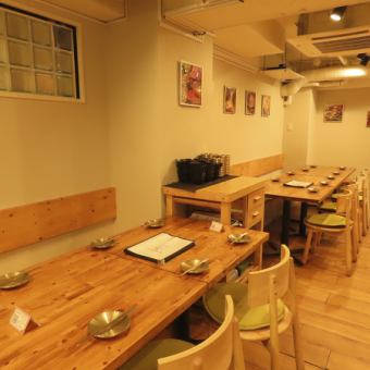 【田町駅からすぐ！】毎日お昼からランチ営業もしておりますので、お気軽にご来店ください。広々とした店内で、厳選したこだわりの本格家庭料理をご堪能ください。三田駅や田町駅での飲み会や宴会、接待、女子会、ランチ、ご家族でのお食事利用にもおすすめです。