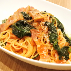 Bacon and spinach tomato sauce