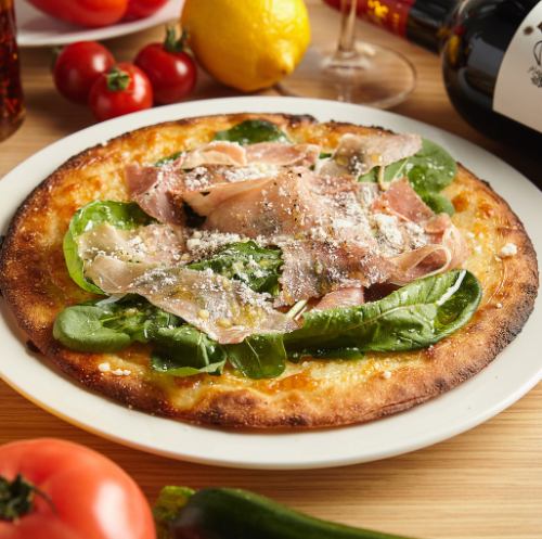 Italian ham and arugula pizza