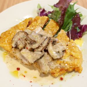 Piccata style of domestic four-yuan pork loin ~ Mushroom cream sauce ~