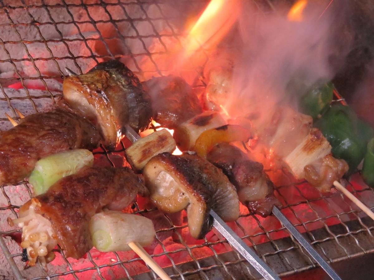 ふもと赤鶏を使用した本格炭火焼鳥をどうぞ！焼鳥1串143円～