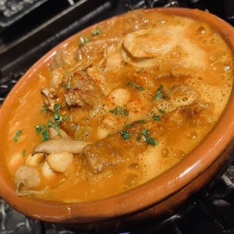Cajos ~ Madrid-style cajos stew with beef hachinos and chickpeas