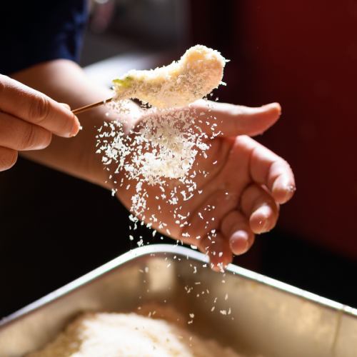 엄선한 꼬치 커틀릿과 닭 날개