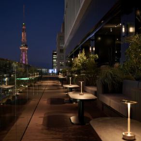 テラス席は夜でもおすすめ♪名古屋の夜景を楽しみながら最高のひとときを。カップルで楽しむには最高です。