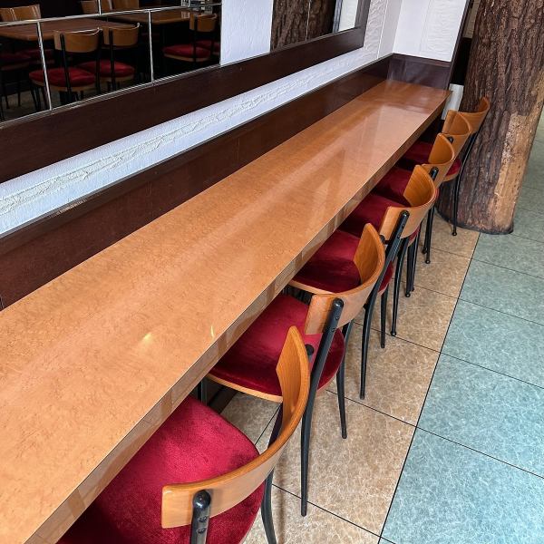 The counter seats are perfect for solo diners.Feel free to drop by after work or even if you're alone.We have a wide variety of alcoholic drinks to go with your meal, so please come and try them!