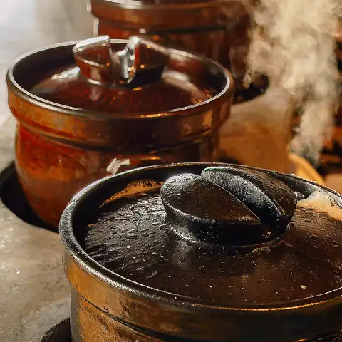 You can tell the difference from the first sip.The true power of rice cooked in an earthenware pot