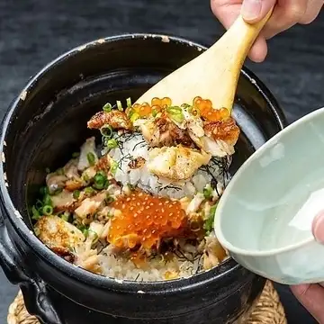 炊き立てをどうぞ!ふっくら粒立ちの土鍋ごはん ※約30分ほどお時間いただきます。