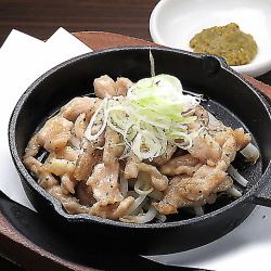 せせり黒胡椒炒め / 鶏皮ギョーザ　各