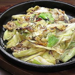 铁板鳀鱼卷心菜