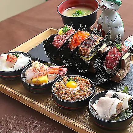 贅沢ランチ★SNSで話題！おちょこ丼 & 手巻き  8種セット 