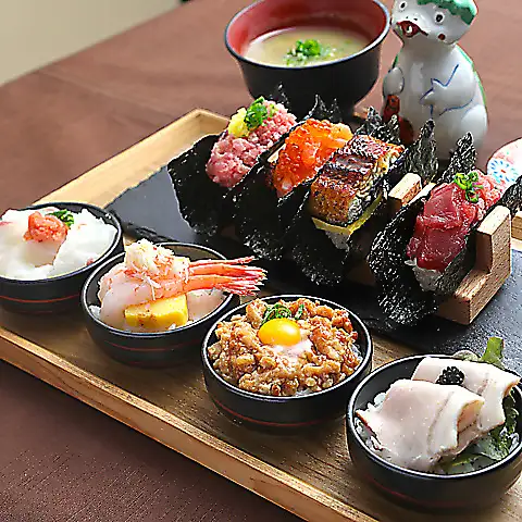 【仅限午餐★豪华午餐】社交媒体热门单品!小份米饭+8种手工寿司套餐