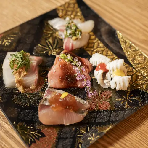 炉端料理と和洋の逸品を味わう大人の居酒屋