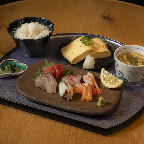 【三宮駅すぐ】昼だけのお楽しみ。和食も洋食も選べるランチ