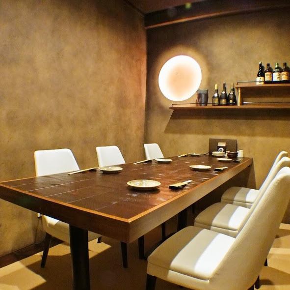 [During the night] The stylish Japanese-based space further complements the delicious dishes.Leave the party for you !! Completely private room with OK for up to 8 people OK.