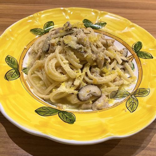 Linguine with Bicchu Highland chicken thigh and white wine butter sauce