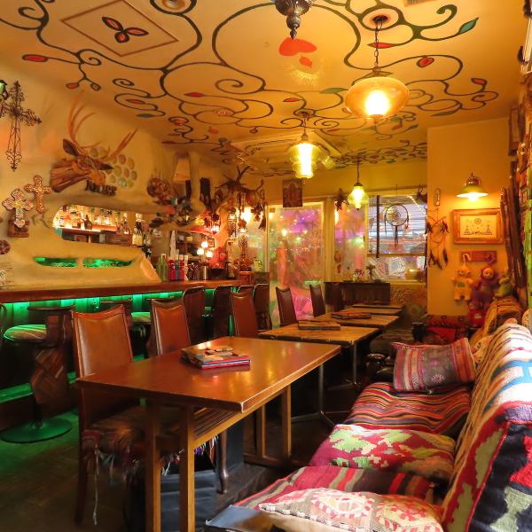 【18～20時のご来店がお得★】三軒茶屋でお肉とお酒を存分に楽しみたいならMOSSへ！隠れ家的な雰囲気で、どこか異国情緒も感じられるようなオリジナルの空間。普段のカジュアルなお食事だけでなく、飲み放題付きのコースなので女子会やママ会、各種ご宴会などのシーン利用にも最適なお店です♪