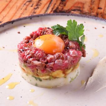 和牛もも肉とアボカドのタルタル