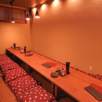 [Tatami room seating for up to 16 people for banquets] Relaxing raised tatami room seats! Can be separated with a door and used as a private room.The seats are close together and can be used for a variety of occasions, such as company banquets and gatherings with friends!The layout can be changed depending on the number of people.Banquet OK for up to 20 people◎