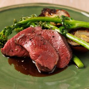 Hokkaido Ezo deer roasted berries and red wine sauce