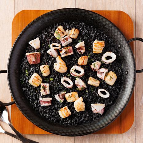 Squid ink paella with Japanese squid and scallops