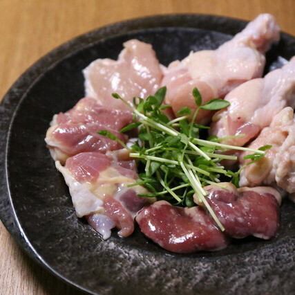 ≪にんにくの香りと鶏の旨味が凝縮した珠玉の逸品◎≫当店自慢の看板料理！”サンにんにく盛り〈大〉5種”