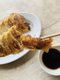普通の鮫子だれ(卓上の備油ダレ+酢+ 自家製ラー)