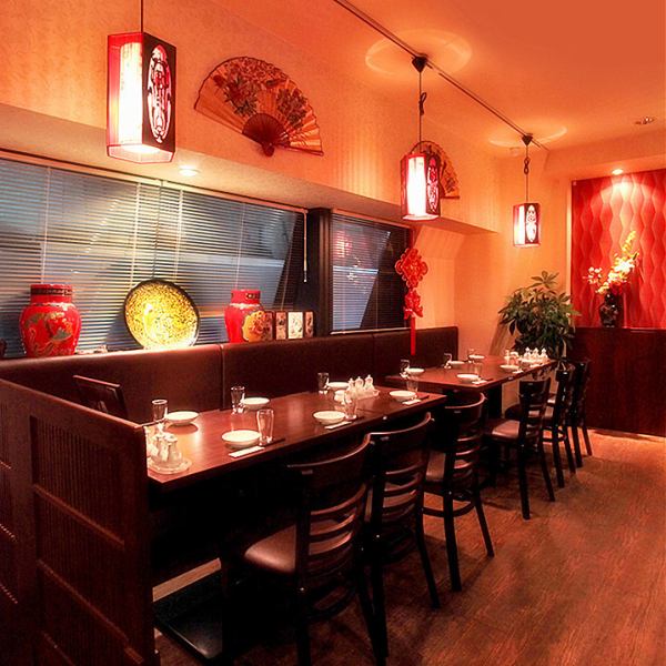 [還設有8、12、30、60人的大小包房]在富有感覺的“四川廚房橫濱商店”中，您可以在平靜的氛圍中品嚐正宗的中國菜，並可以享受☆您可以在任何場景中以合理的路線使用它♪