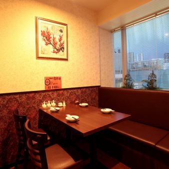 The private room that can be used by up to 12 people is a spacious facing seat where you can have a conversation with nature ♪ Because it is a stylish and calm private room, it can be used widely from small banquets to entertainment ♪