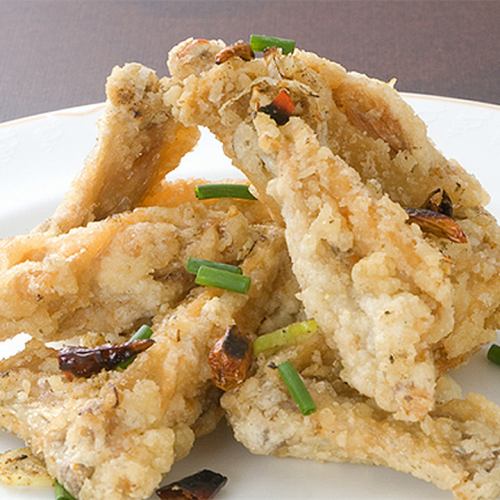 Deep-fried chicken wings Sichuan