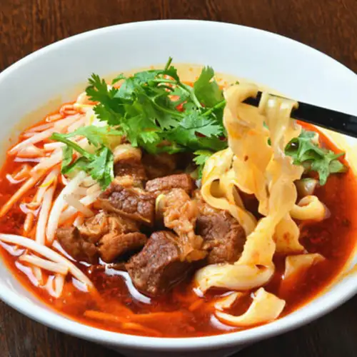新登場!麻辣牛肉刀削麺