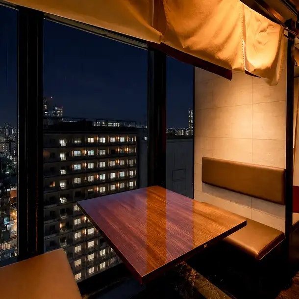 ぬくもりのあるオシャレ夜景個室◆駅からのアクセスも徒歩3分で抜群のロケーション!こだわり抜いた内装にリピーター続出■新感覚のオシャレ夜景ダイニング×食べ飲み放題■女子会、デート、仲間内の気軽な集まりにどうぞ♪