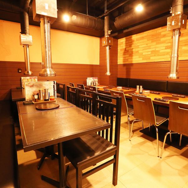 [For group banquet here ★ Private room BOX sofa seat (4-8 people)] It is a spacious seat ♪ Please relax at this seat up to 8 people ◎