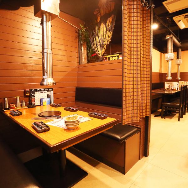 [Dating and small meals & drinks here ★ BOX sofa seat (2-6 people)] It is a spacious seat ♪ Please feel free to contact us for private room consultation ♪ Boast of charcoal grill Please enjoy the authentic charcoal-grilled yakiniku!