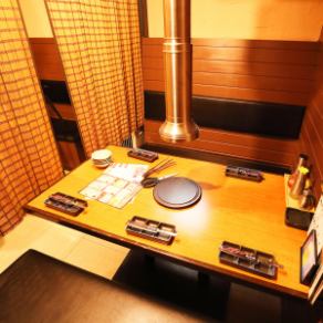 Table seat on one-sided sofa ★ Enjoy all-you-can-eat Yakiniku with authentic charcoal grilled ♪