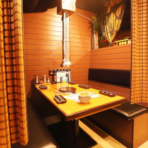 A box sofa seat where you can sit comfortably ★ Enjoy all-you-can-eat Yakiniku with authentic charcoal grilled meat ♪