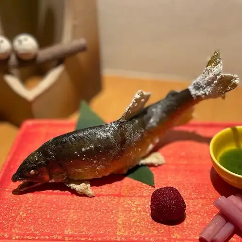夏の風物詩ともいえる鮎の塩焼き✨
和歌山の鮎が入荷しております。
蓼酢でお召し上がりください♪
本日も午後5時からイキイキ営業中!
日曜祝日も休まず営業しております。ホームページからNET予約も承っております。ご予約、ご来店お待ちしております。
@tsukitei.koriyama
#月亭 #郡山駅前 #旬魚 #えごま豚 #馬刺し #季節酒 #個室