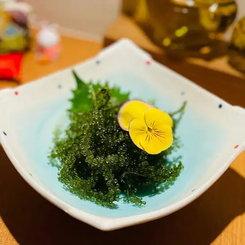 蒸し蒸しして暑い日が続きますね。梅雨明けが待ち遠しいです。
カリウムが多く含まれる旬の野菜を摂って体調を崩さないように気をつけたいですね。
本日も季節のオススメ料理や日本酒を取り揃えてご来店お待ちしております♪
毎日午後5時からイキイキ営業中!
日曜祝日も休まず営業しております。ホームページからNET予約も承っております。ご予約、ご来店お待ちしております。
@tsukitei.koriyama
#月亭 #郡山駅前 #旬魚 #えごま豚 #馬刺し #季節酒 #個室