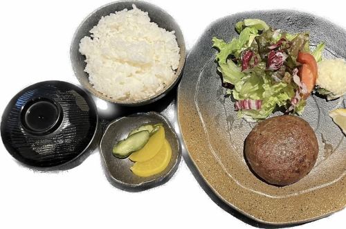 あしたか牛ハンバーグランチ1980円を1500円で提供中