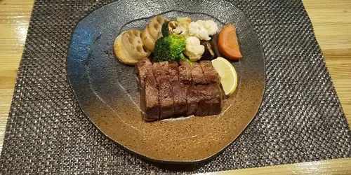 あしたか牛サーロインステーキ100g定食