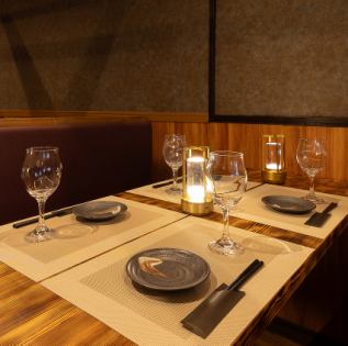 【和モダン半個室ソファシート】2名から6名様用のソファーシートです♪宴会用の半個室席を完備！少人数～団体様までご利用頂けるソファー半個室席をご案内いたします◎周囲を気にせずお客様だけのひと時をお過ごしください！貸切用席は最大50名～100名様のご利用も頂けます！