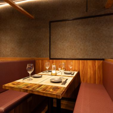 ジューシーなグリル物や香ばしい焼き物など、当店のシェフが腕によりをかけて作るボリューム満点の肉料理が自慢です◎お酒との相性も抜群な肉料理を心ゆくまでお楽しみください。ビールやカクテルも種類豊富にご用意しています。会社の宴会や女子会、ご家族でのお食事など、どんなシーンにも最適なコースも充実です！