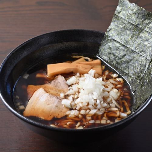 呑み終わりの〆に！濃厚な味わいが体に染み渡る「特製・締めラーメン」